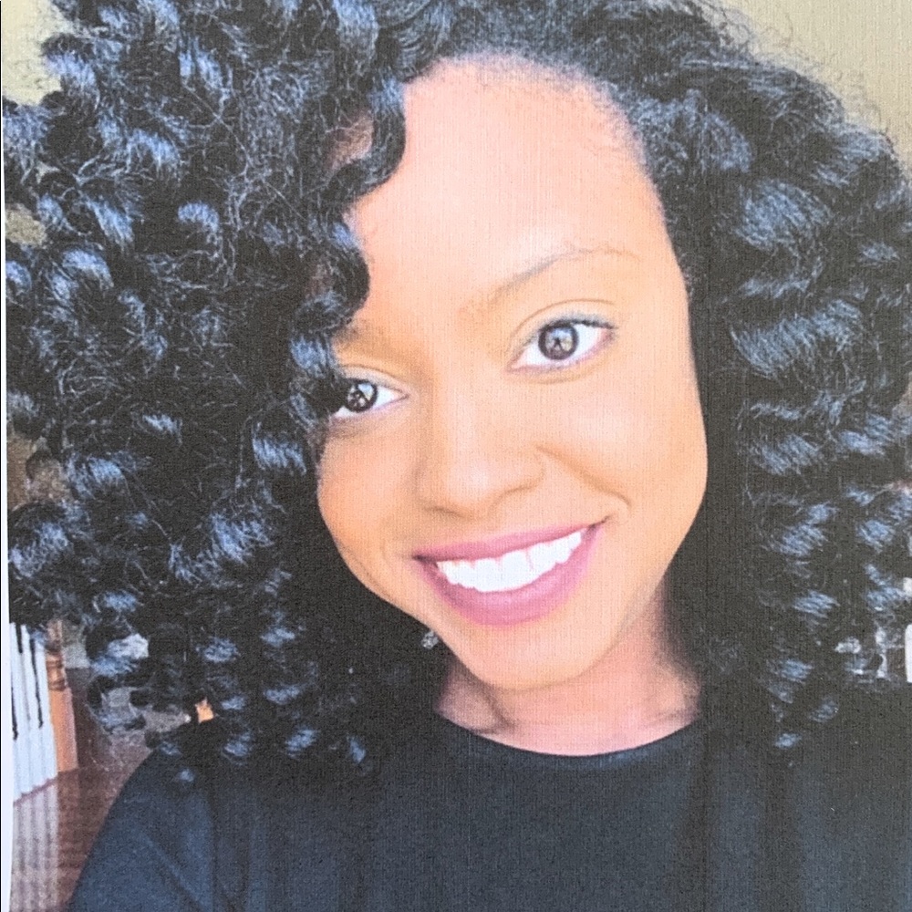 Meet your Posher, Monique